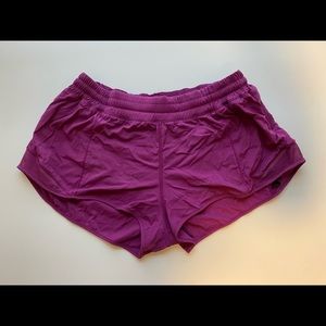 Lululemon hotty hot low rise shorts 2.5”